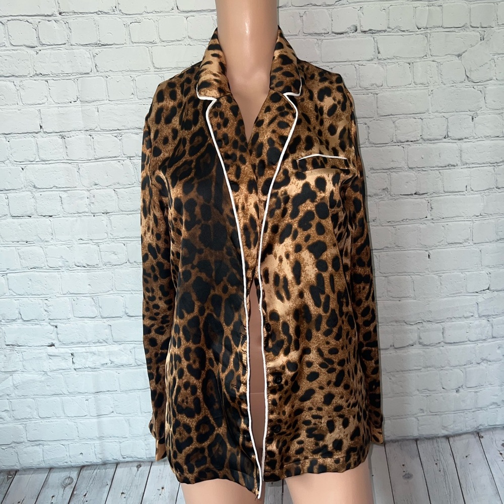 Pretty Little Thing Cheetah Print Button Down top size 0 - Picture 1 of 6